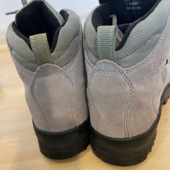 Ladies 7 wide LL Bean Hiking Boots - Like new! - Picture 2 of 4